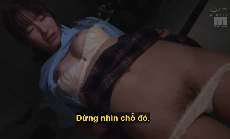 Người sếp lập mưu đáp trả cô nhân viên dưới quyền kiêu căng lười nhác, suốt ngày chỉ chăm chăm nhắn tin với người yêu.